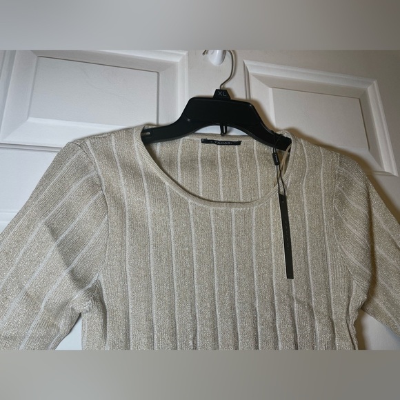 T TAHARI Womans Metallic Ribbed Short Sleeve Sweater Small P Gold Silver Shimmer - Picture 3 of 10